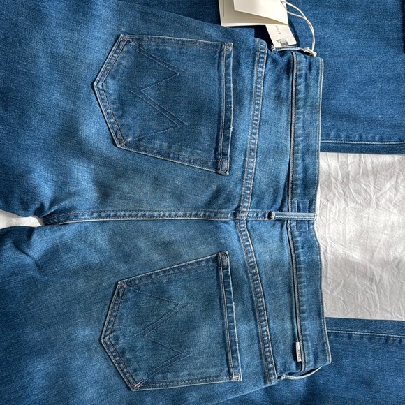 MOTHER Flare Jeans with embroidered Daisy - Picture 7 of 10